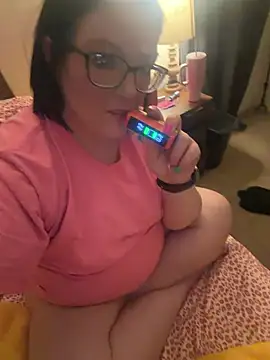 Snapshot of FreaksOffALeash3261 chatting on May 16, 2026, 12:04 pm FreaksOffALeash3261 online show from May 16, 2026, 12:04 pm