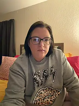 Snapshot of FreaksOffALeash3261 chatting on May 27, 2026, 12:01 pm FreaksOffALeash3261 online show from May 27, 2026, 12:01 pm