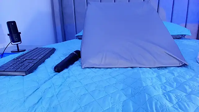 freyhasmith  online show from March 20, 2026, 3:07 am