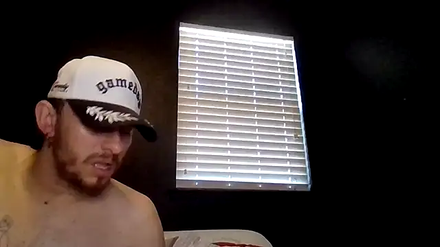 Snapshot of Tallhungandcloudy chatting on June 18, 2026, 7:19 pm Tallhungandcloudy online show from June 18, 2026, 7:19 pm