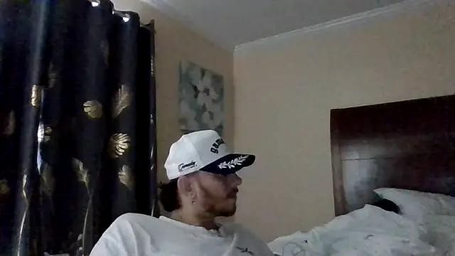 Snapshot of Tallhungandcloudy chatting on April 22, 2026, 4:14 pm Tallhungandcloudy online show from April 22, 2026, 4:14 pm