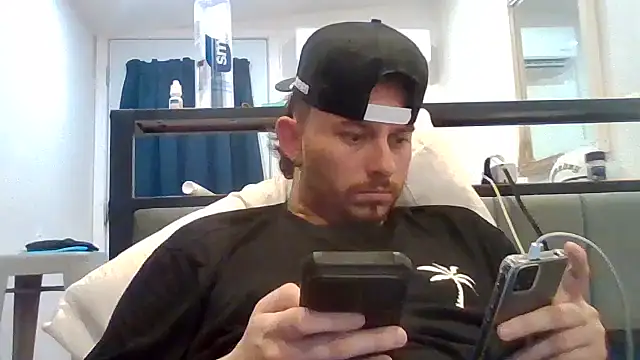 Snapshot of Tallhungandcloudy chatting on May 6, 2026, 5:11 am Tallhungandcloudy online show from May 6, 2026, 5:11 am