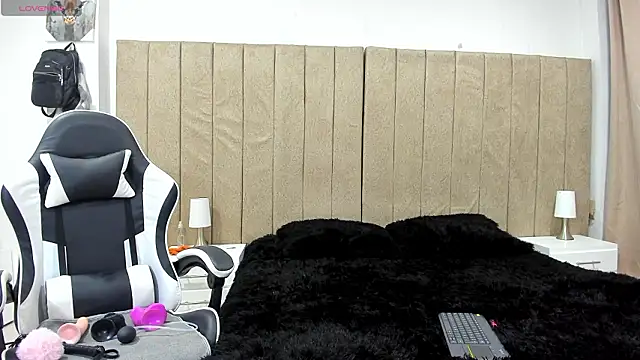 valery slim18 online show from March 13, 2026, 2:27 am