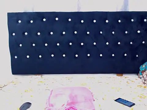 Snapshot of NtandoXx chatting on February 24, 2026, 2:18 pm NtandoXx online show from February 24, 2026, 2:18 pm