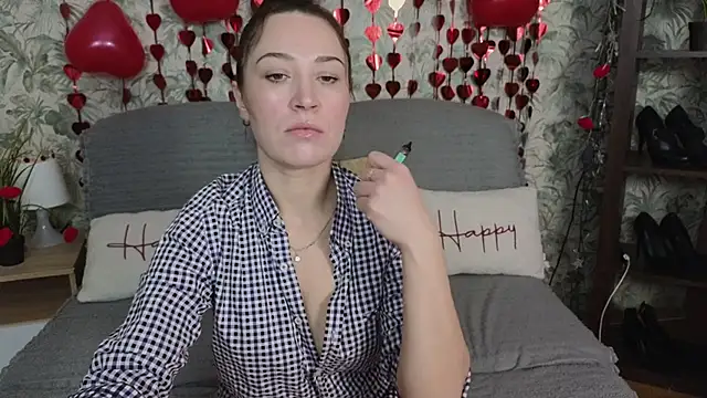 Vivimoonx online show from February 18, 2026, 6:33 am