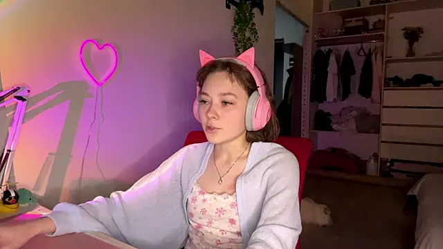 Snapshot of SlunkRear chatting on February 18, 2026, 10:17 pm SlunkRear online show from February 18, 2026, 10:17 pm