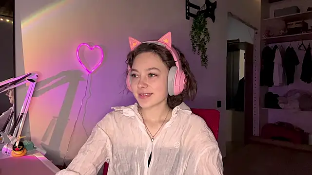 Snapshot of SlunkRear chatting on February 17, 2026, 10:07 pm SlunkRear online show from February 17, 2026, 10:07 pm