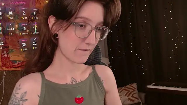 Snapshot of lolami_ chatting on July 4, 2026, 7:26 am lolami online show from July 4, 2026, 7:26 am
