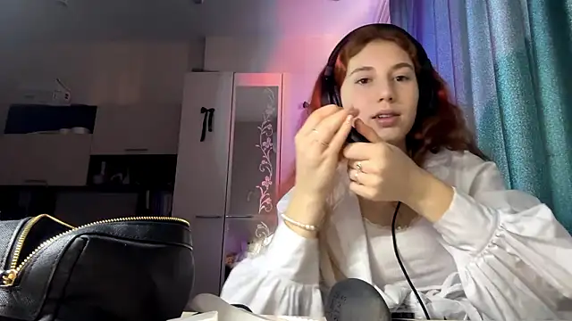 Snapshot of AliceCarrol chatting on March 1, 2026, 2:39 pm AliceCarrol online show from March 1, 2026, 2:39 pm