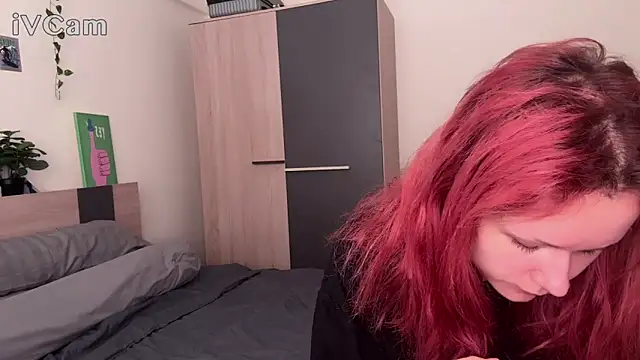 pixieyes00n online show from February 15, 2026, 2:12 am