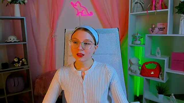 ElliFrankenweenie online show from March 12, 2026, 7:12 am