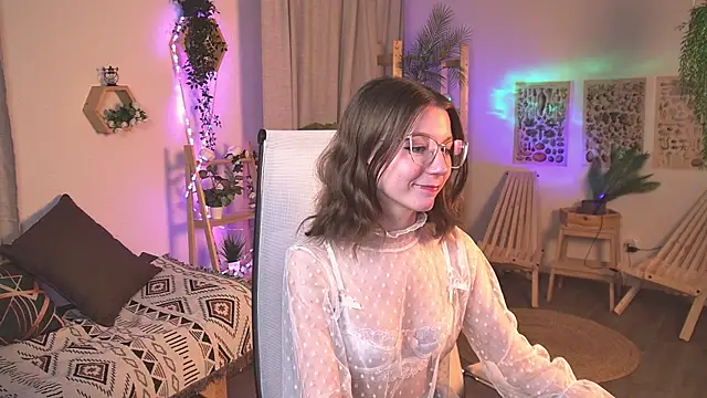 ElliFrankenweenie online show from April 2, 2026, 6:20 am