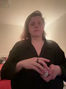 Laura-Loveyou online show from March 11, 2026, 5:40 pm