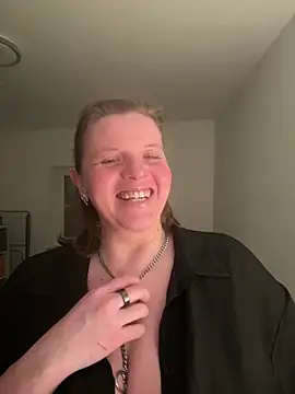 Laura-Loveyou online show from March 28, 2026, 6:09 pm
