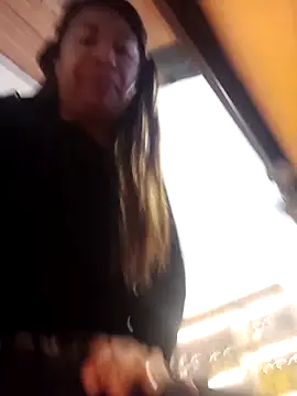 eva vidal  online show from April 17, 2026, 5:05 pm