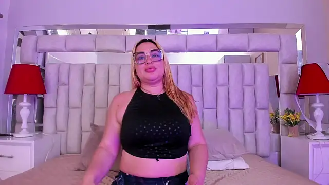 AngellHott  online show from February 18, 2026, 5:09 pm