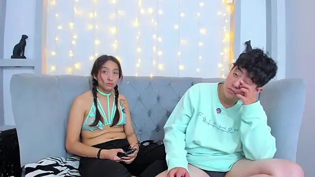 Gaia n Nix online show from April 6, 2026, 4:41 am