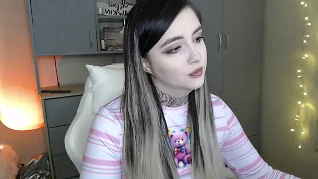 Snapshot of Rin_Tozier chatting on February 23, 2026, 12:45 am Rin Tozier online show from February 23, 2026, 12:45 am