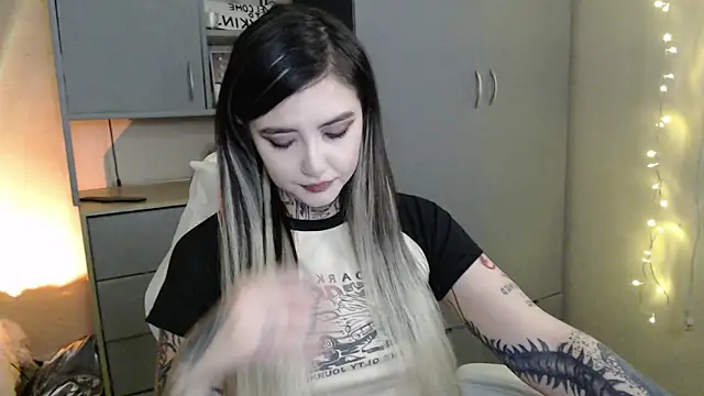 Snapshot of Rin_Tozier chatting on February 25, 2026, 12:44 am Rin Tozier online show from February 25, 2026, 12:44 am