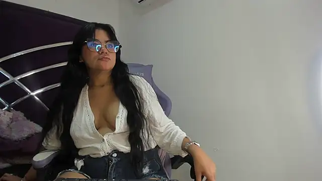 LunaScarleht online show from February 12, 2026, 1:22 pm