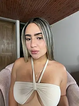 Snapshot of Miilana_ chatting on July 11, 2026, 8:53 pm Miilana online show from July 11, 2026, 8:53 pm