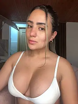 Miilana  online show from April 15, 2026, 10:43 am