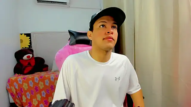 Top and bottom online show from April 2, 2026, 6:58 pm