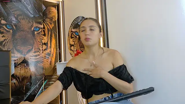  ArianaToroo online show from April 15, 2026, 1:48 pm