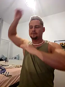 Snapshot of EddyRise- chatting on February 21, 2026, 6:43 pm EddyRise- online show from February 21, 2026, 6:43 pm