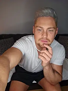 Snapshot of EddyRise- chatting on February 16, 2026, 6:28 pm EddyRise- online show from February 16, 2026, 6:28 pm