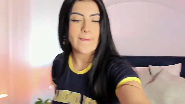 Snapshot of Pau_Rios chatting on July 3, 2026, 8:15 pm Pau Rios online show from July 3, 2026, 8:15 pm