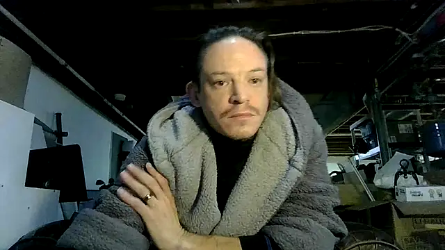 ShadowLove85 online show from February 12, 2026, 5:23 pm