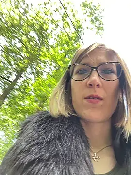 Snapshot of blondie-27 chatting on June 7, 2026, 12:10 pm blondie-27 online show from June 7, 2026, 12:10 pm