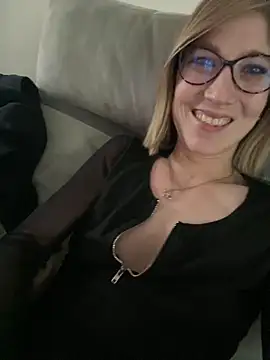 Snapshot of blondie-27 chatting on May 14, 2026, 6:05 pm blondie-27 online show from May 14, 2026, 6:05 pm