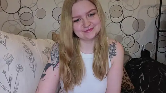 Snapshot of AnitaXVine chatting on June 1, 2026, 6:51 pm AnitaXVine online show from June 1, 2026, 6:51 pm
