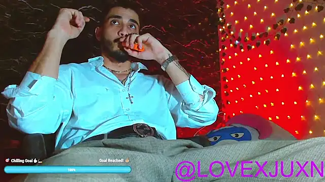 LovexJuxn8 online show from May 26, 2026, 3:04 am