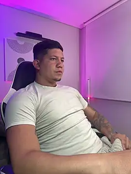  robertobaggioo online show from April 12, 2026, 12:08 pm