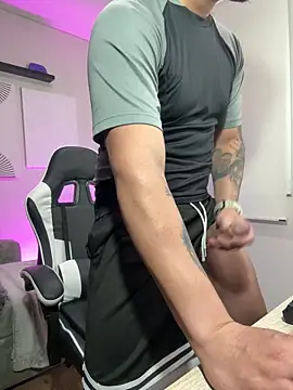 Snapshot of _robertobaggioo chatting on February 24, 2026, 12:50 pm robertobaggioo online show from February 24, 2026, 12:50 pm