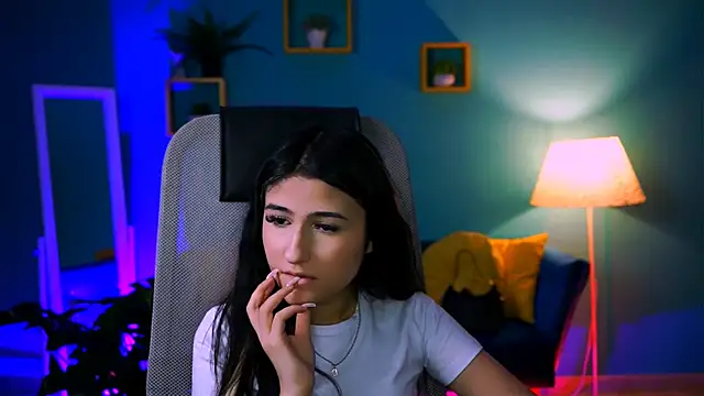 TerezaRobinson online show from February 16, 2026, 1:54 pm