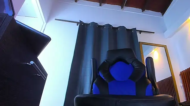 Snapshot of Max_hotlatin2 chatting on February 14, 2026, 4:51 pm Max hotlatin2 online show from February 14, 2026, 4:51 pm