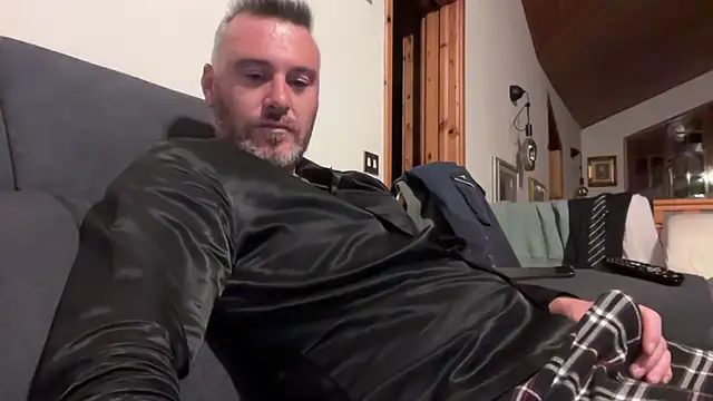 marcovik1 online show from March 18, 2026, 10:32 pm