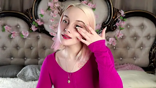 KirstinMcgeady online show from April 4, 2026, 11:06 am