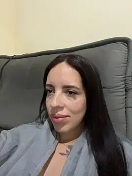 Snapshot of Larinhap chatting on July 3, 2026, 9:38 am Larinhap online show from July 3, 2026, 9:38 am