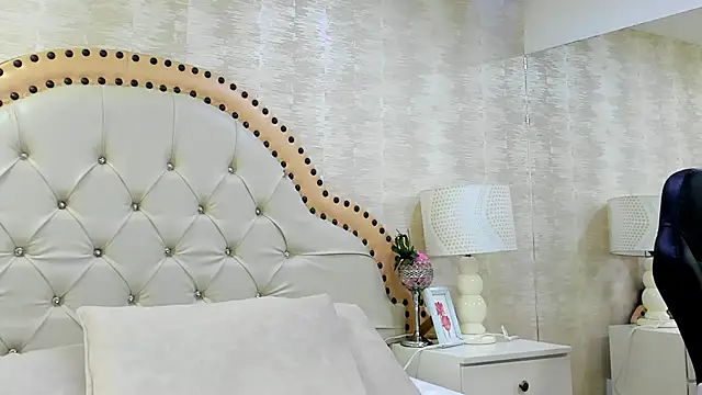 Snapshot of HollyOlson chatting on February 18, 2026, 7:21 pm HollyOlson online show from February 18, 2026, 7:21 pm