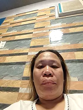 squirtshantal online show from April 15, 2026, 7:58 pm