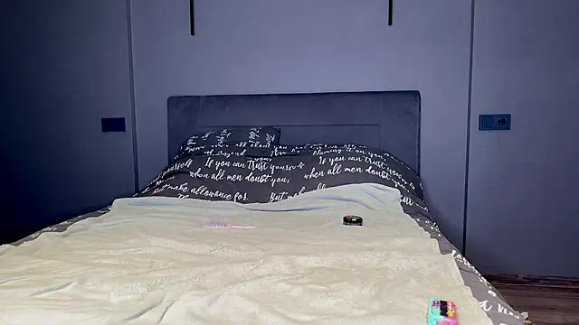 Snapshot of yourselenas chatting on February 20, 2026, 2:19 pm yourselenas online show from February 20, 2026, 2:19 pm