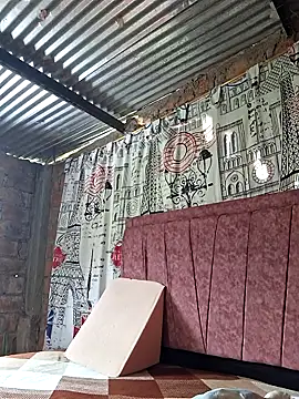 Juli Powl online show from April 5, 2026, 1:29 pm