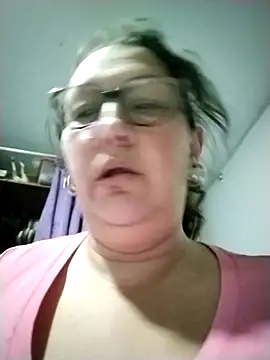  Saraqueen online show from March 3, 2026, 1:34 am