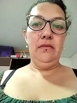  Saraqueen online show from March 22, 2026, 8:43 pm