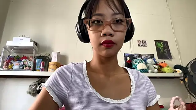 Snapshot of GloryKulikowski chatting on February 23, 2026, 1:07 am GloryKulikowski online show from February 23, 2026, 1:07 am